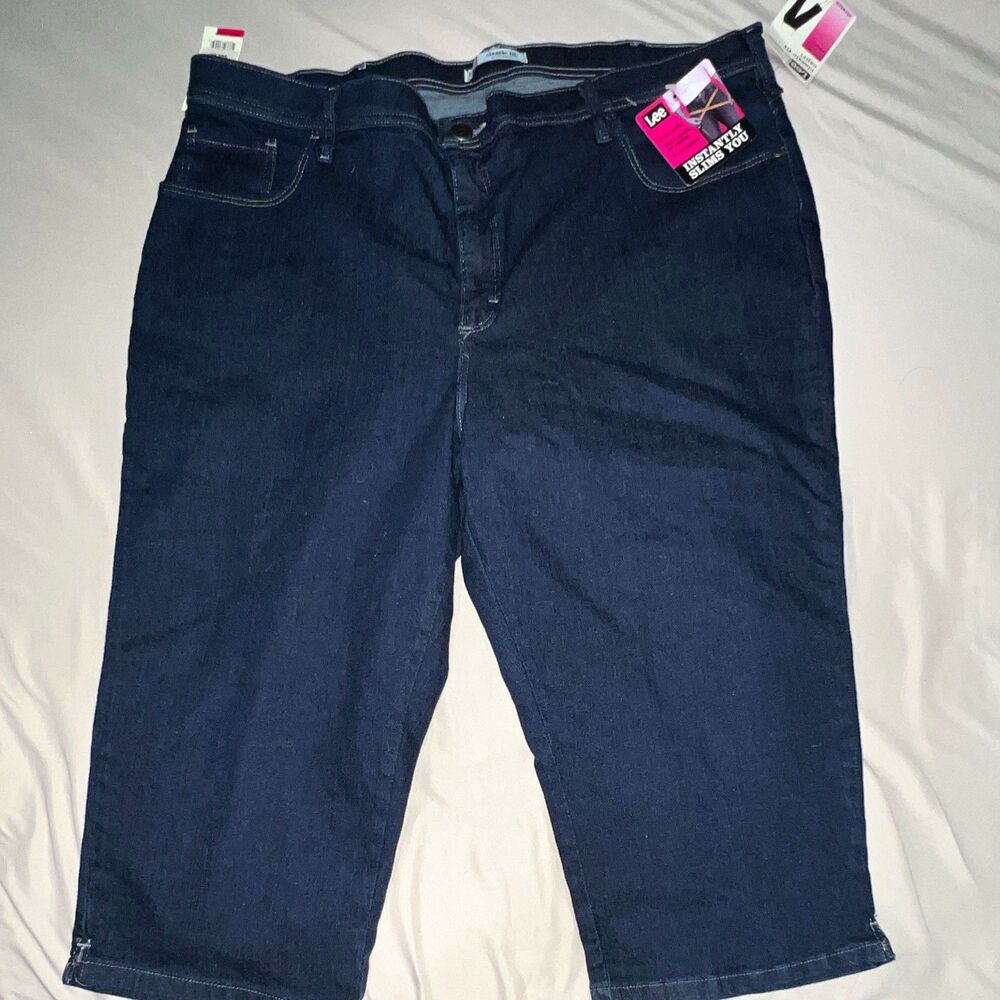 Lee Women’s Classic Fit Dark Wash Blue Denim Capri Jeans Plus 22W